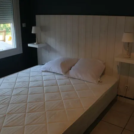 Casa de Férias Maison Au Calme Avec Terrasse Bois